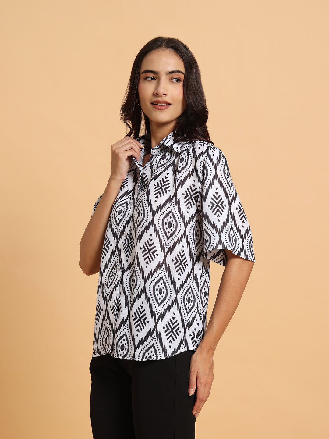 Frolic Rolic Black & White Geometric Print Cotton Blend Casual Shirt